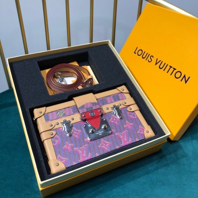 LV路易威登 PETITE MALLE 紫色帆布 小號盒子包...