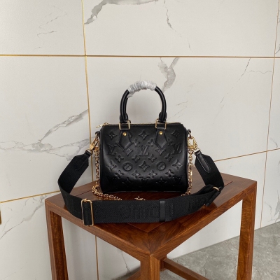 LV SPEEDY BANDOULIÈRE 22 壓紋綿羊皮 鏈條法棍包 M58631