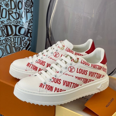 Louis Vuitton 新款厚底小白鞋系列 少女心爆棚，...