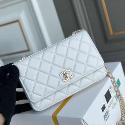 CHANEL香奈兒 全新Trendy cc woc 原廠小羊皮白色淡金扣發財包 A88633