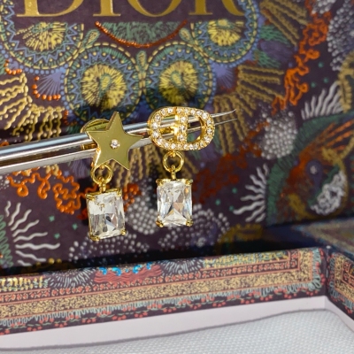 Dior迪奧 女士城堡耳釘系列 簡單又時髦