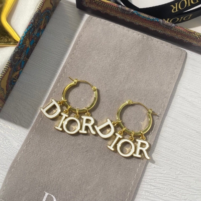Dior迪奧  2021ss秋冬新款耳釘 簡約不失高級感