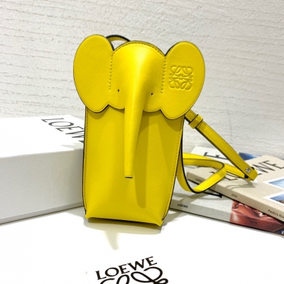 Loewe羅意威 黃色小牛皮經典小象手機包 款號:89086