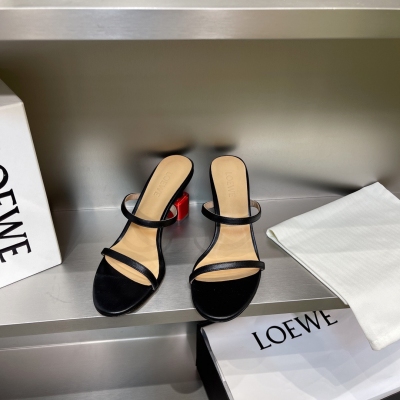 Loewe羅意威 春夏新款指甲油跟系列穆勒拖鞋 風靡全球