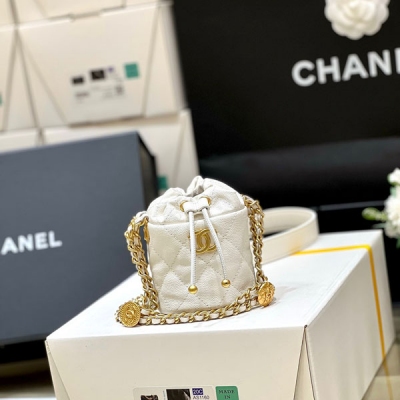 CHANEL香奈兒 2022A 白色球紋牛皮金幣小水桶包 A...