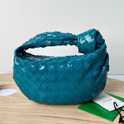 Bottega Veneta Mini Jodie 新做法漆皮迷你打結圓形hobo包 651876