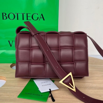 BOTTEGA VENETA Cassette bag 酒红色加寬編織卡帶包 70094