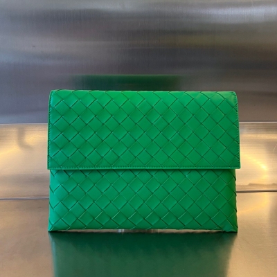 BV寶緹嘉 編織紋格綠色羊皮信封手包 26x19x1.5